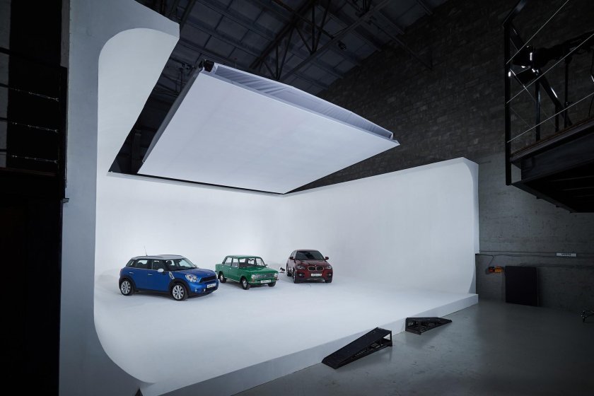 Фотостудия с черной циклорамой Москва