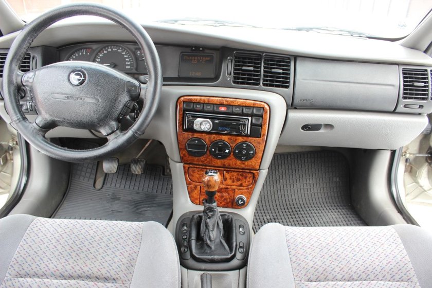 Opel Vectra b 2000 салон