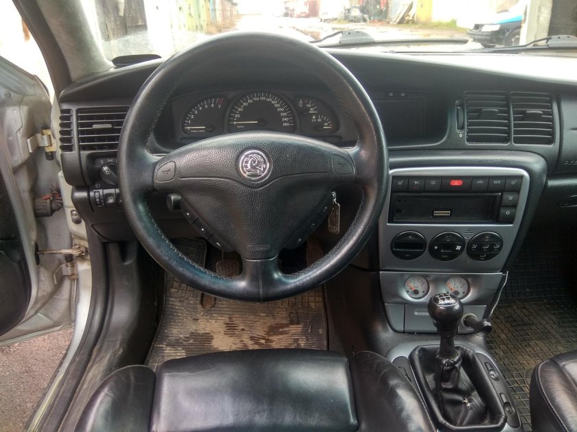 Opel Vectra b 2000 салон