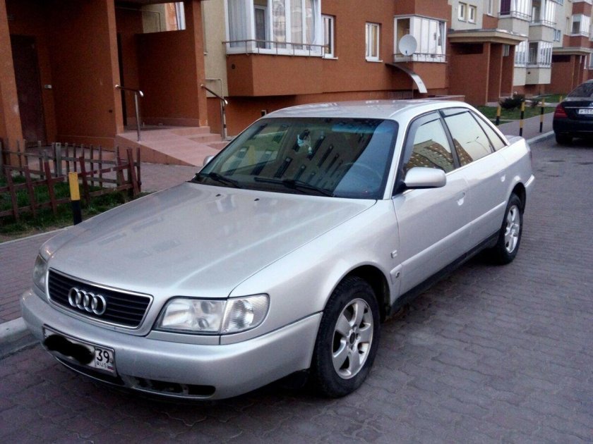 Ауди а6 серебристая 1995 год