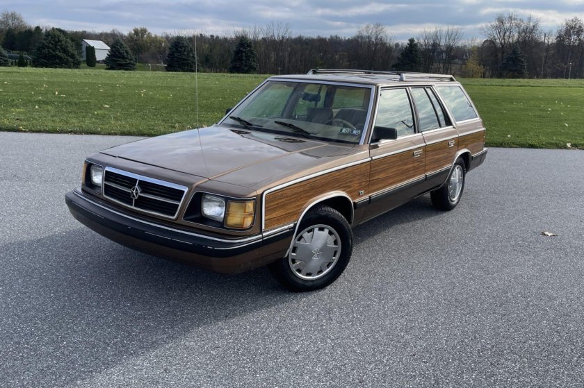 Chrysler lebaron town &amp; country wagon 1988