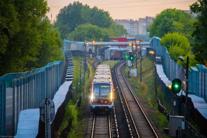 Вагоны метро 81-765 766 767 на Филевской линии