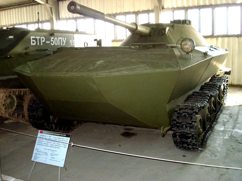 Лёгкий плавающий танк к-90
