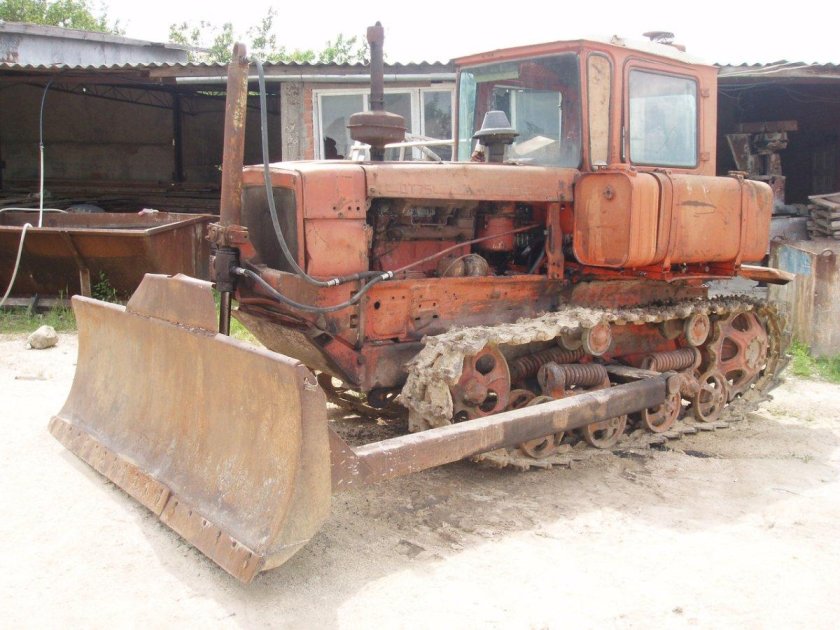 ДТ-75 бульдозер