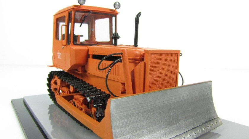 ДТ-75 гусеничный бульдозер