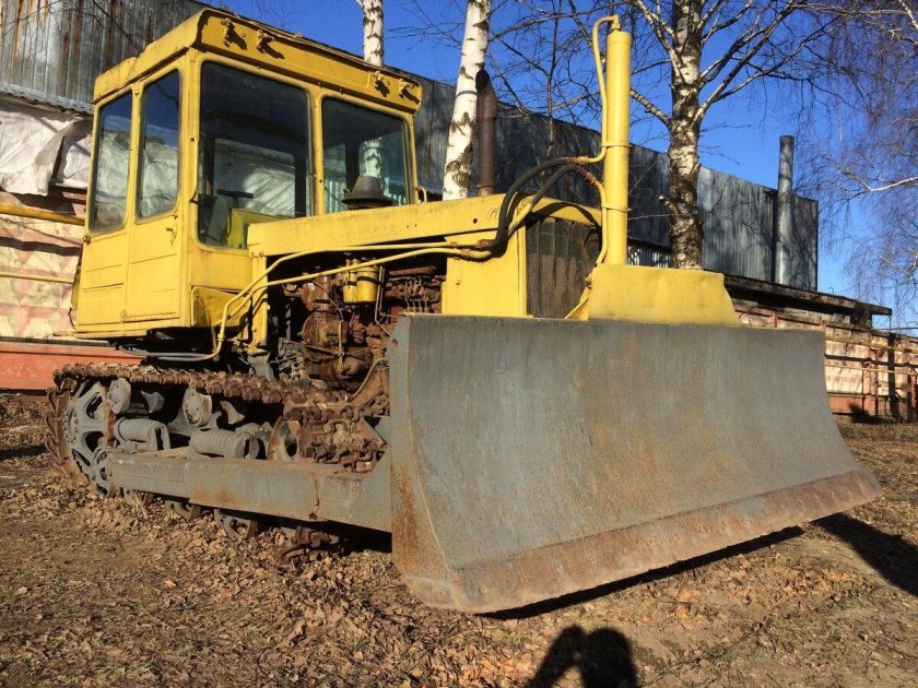 Трактор ДТ-75 бульдозер