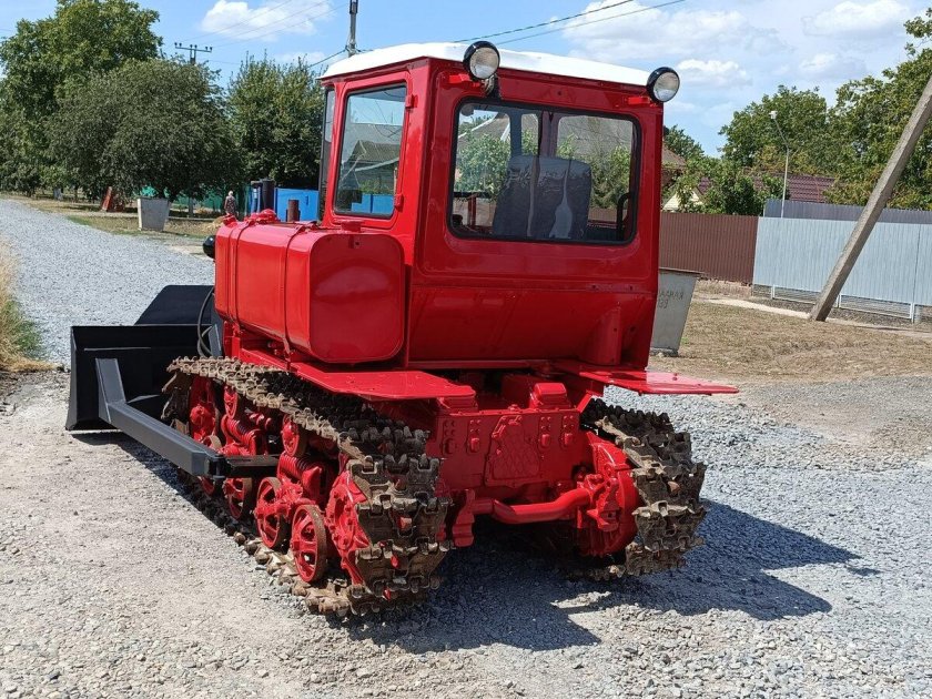 Гусеничный трактор дт75 бульдозер