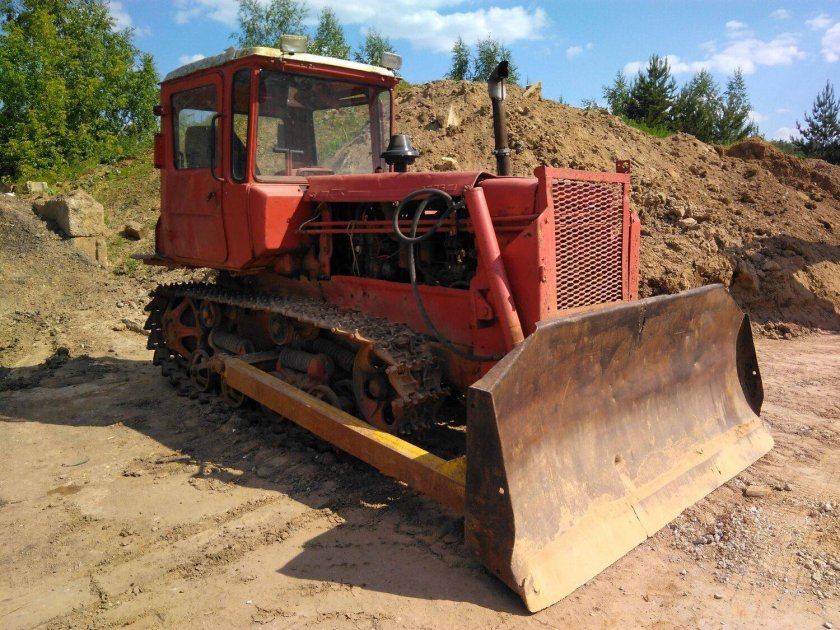 ДТ-75 бульдозер