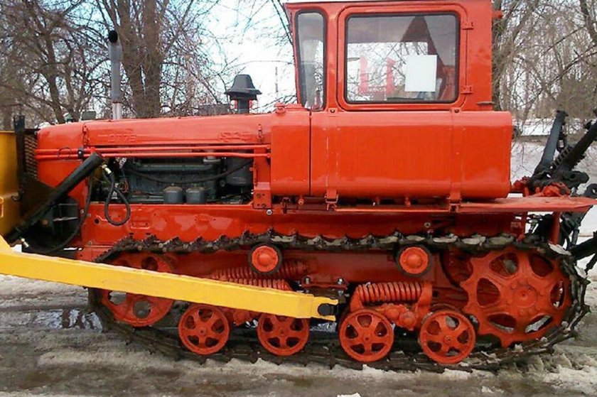 Трактор ДТ-75 бульдозер