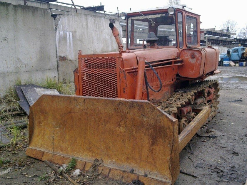 Трактор ДТ-75 бульдозер