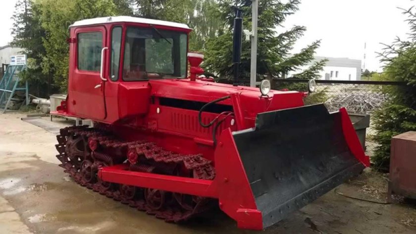 Трактор ДТ-75 бульдозер