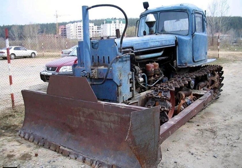 Трактор ДТ-75 С отвалом