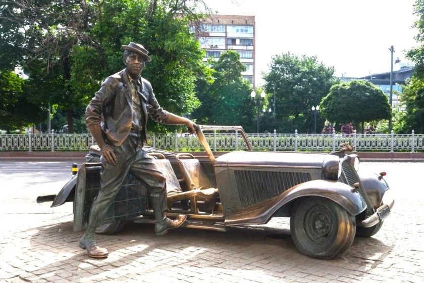 Памятник Юрию Никулину на Цветном бульваре