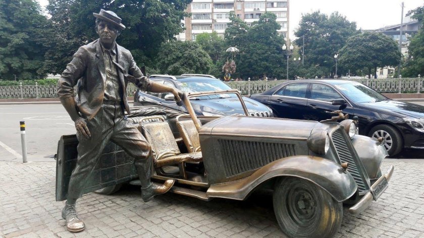 Памятник Никулину на Цветном бульваре