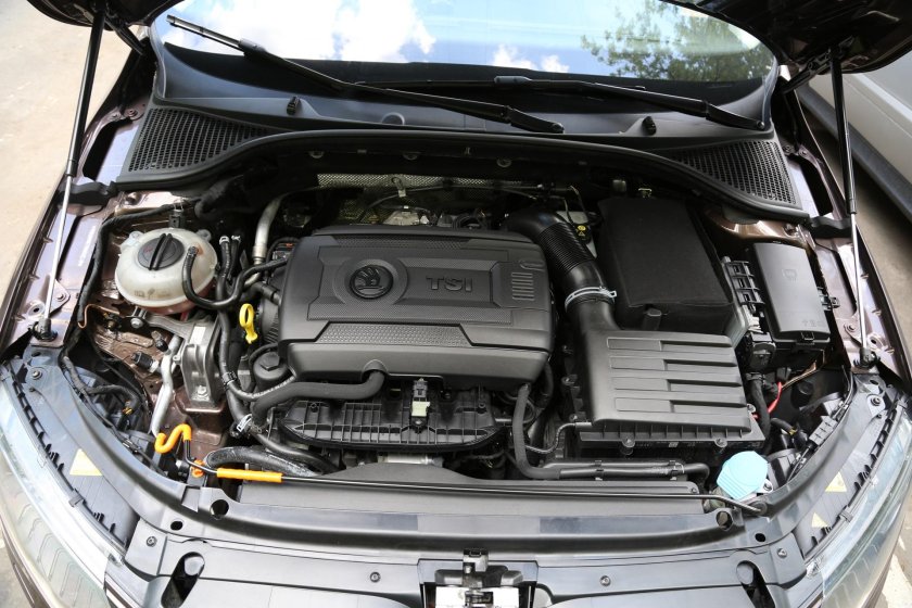 Моторный отсек Октавия а5