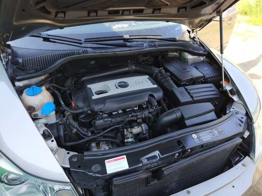 Моторный отсек Октавия а5