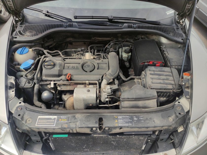 Подкапотка Шкода Октавия а5