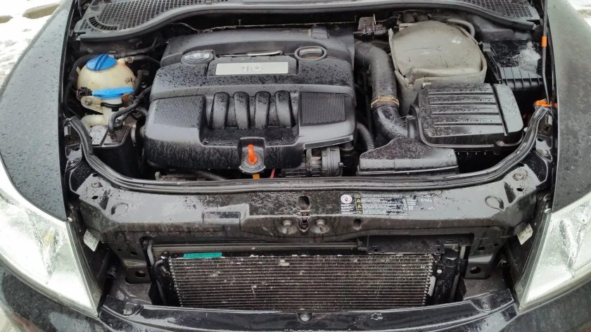 Подкапотка Шкода Октавия а5