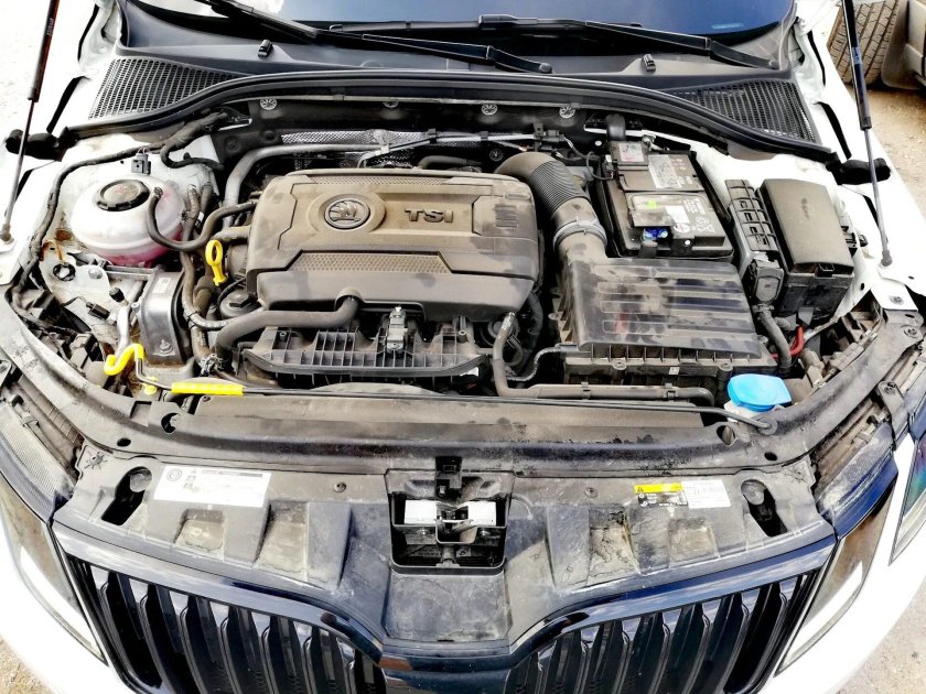 Октавия а7 1,8 подкапотное