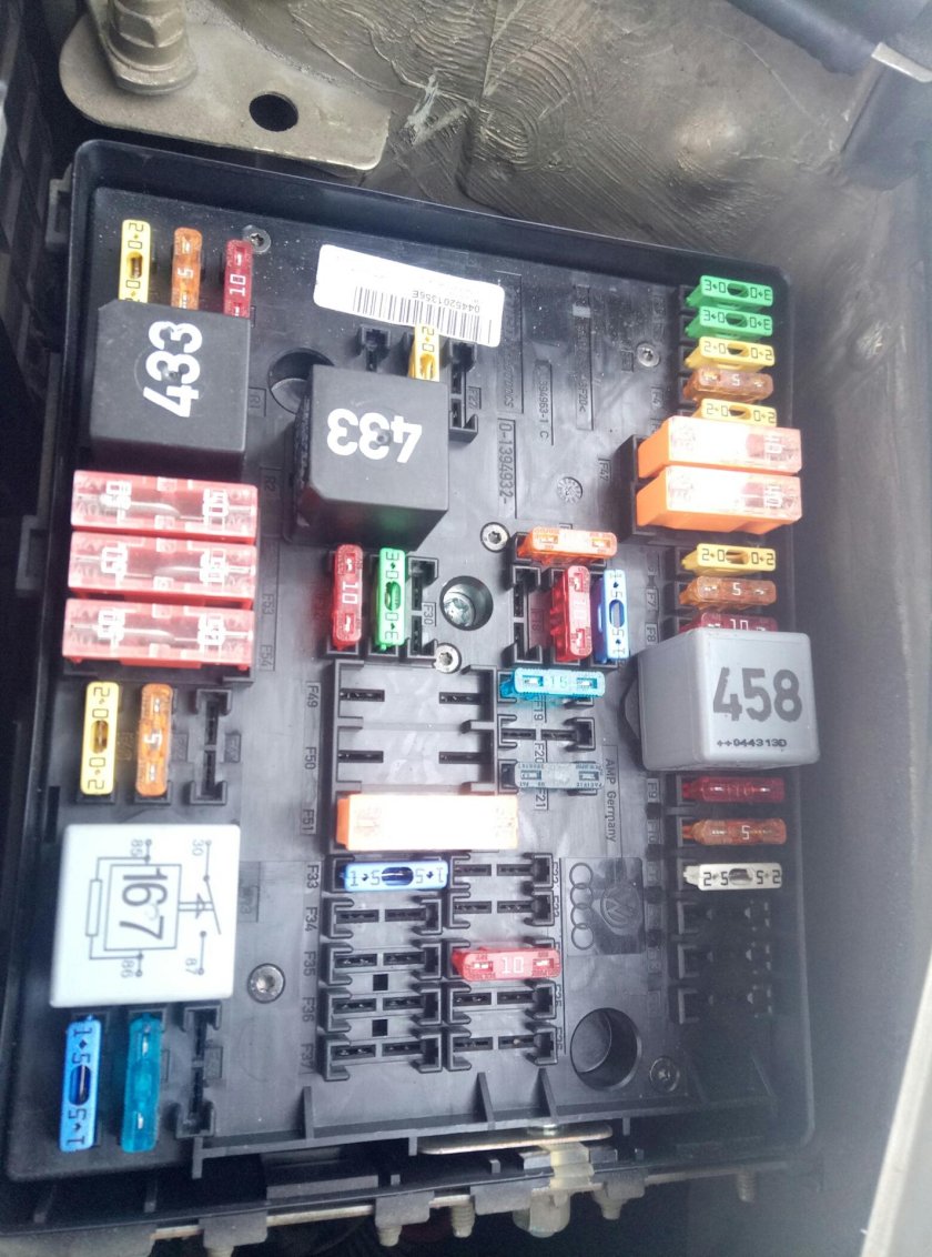 Блок предохранителей Шкода а5