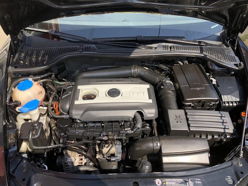 Шкода Октавия моторный отсек