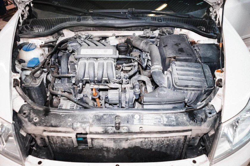 Подкапотка Шкода Октавия а5