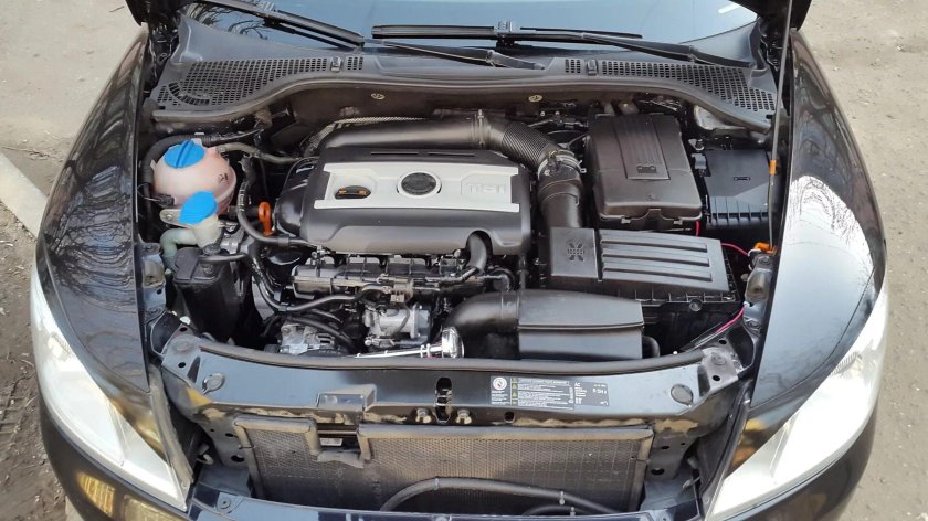 Подкапотное пространство Шкода Октавия а5