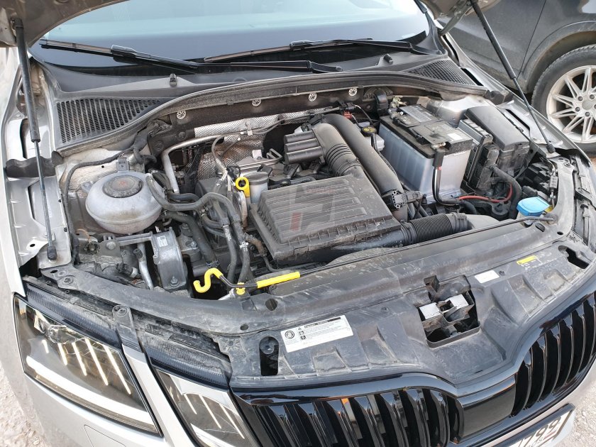 Подкапотка Октавия а7 1.6