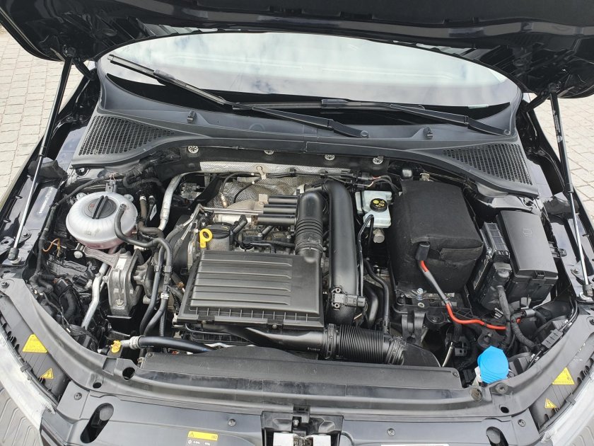 Подкапотное пространство Октавия а7