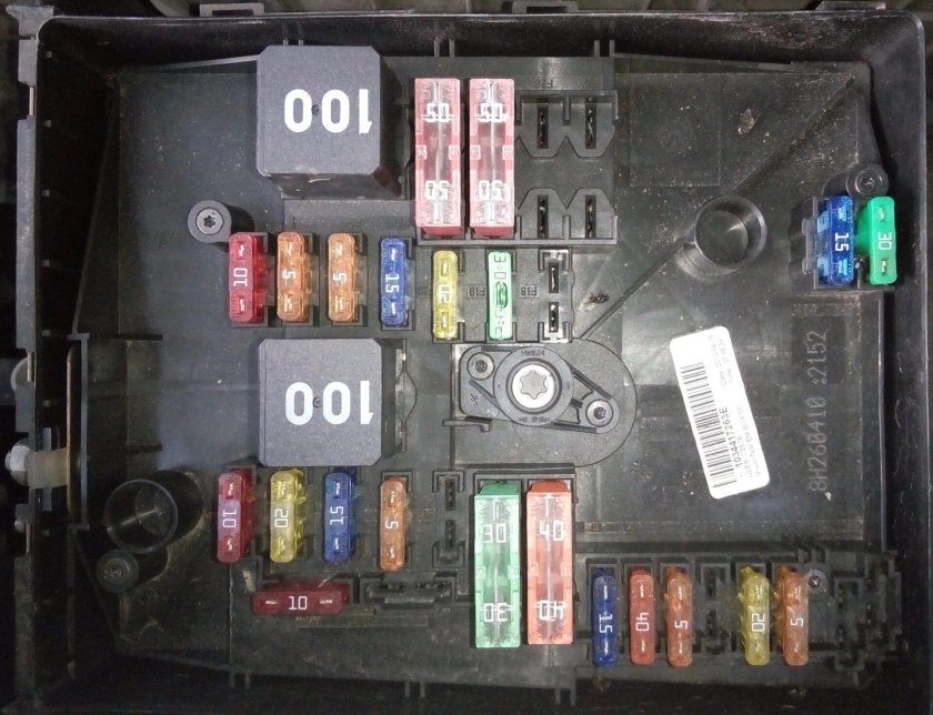 Skoda Octavia 2010 1.6 блок предохранителей