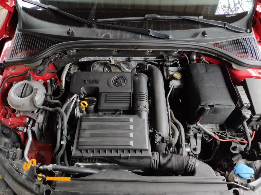 Octavia a8 подкапотное