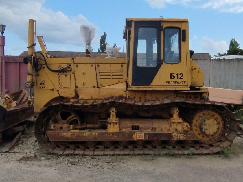 Бульдозер чтз б10м