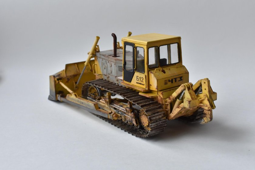 Бульдозер б12