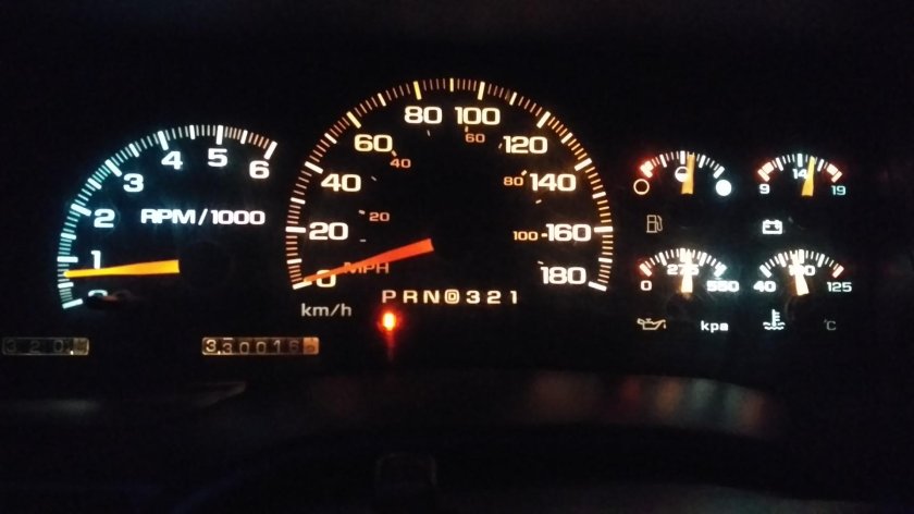 Chevrolet Tahoe 2005 приборная панель