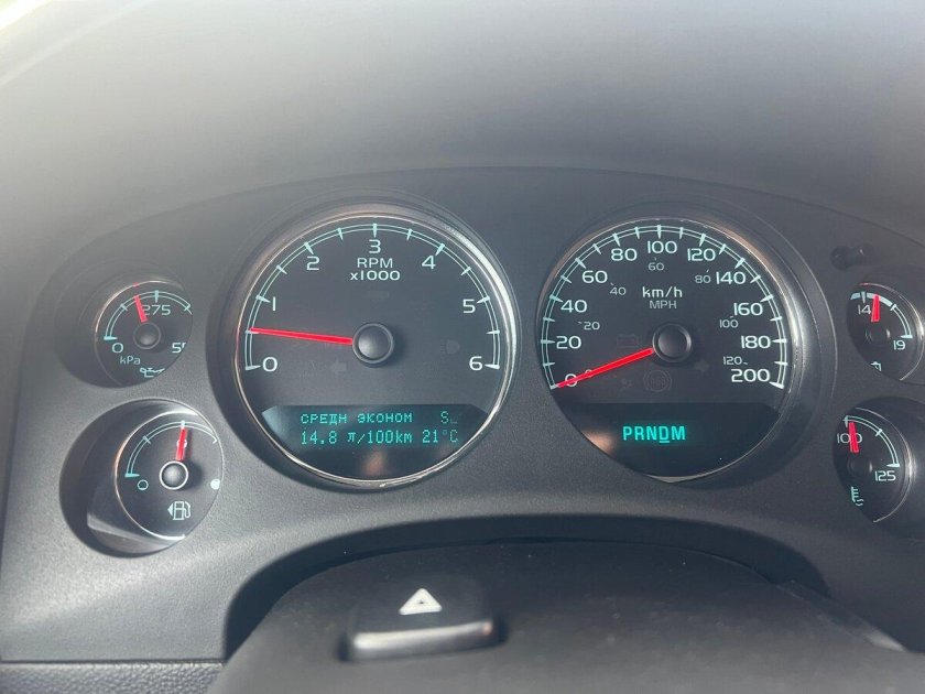 Chevrolet Tahoe 2005 приборная панель