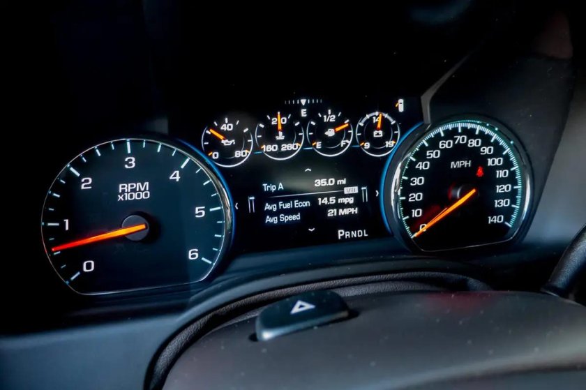 Приборная панель Шевроле Тахо