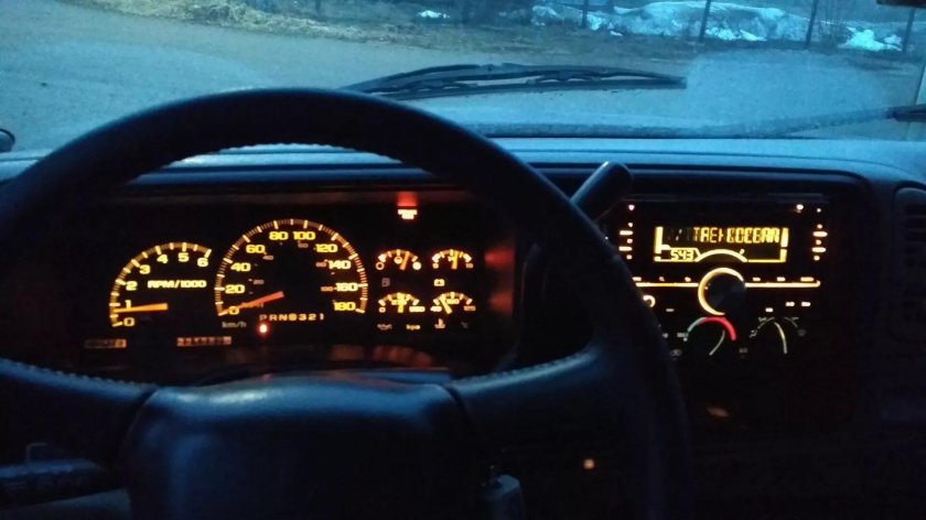 Chevrolet Tahoe 1997 приборная панель