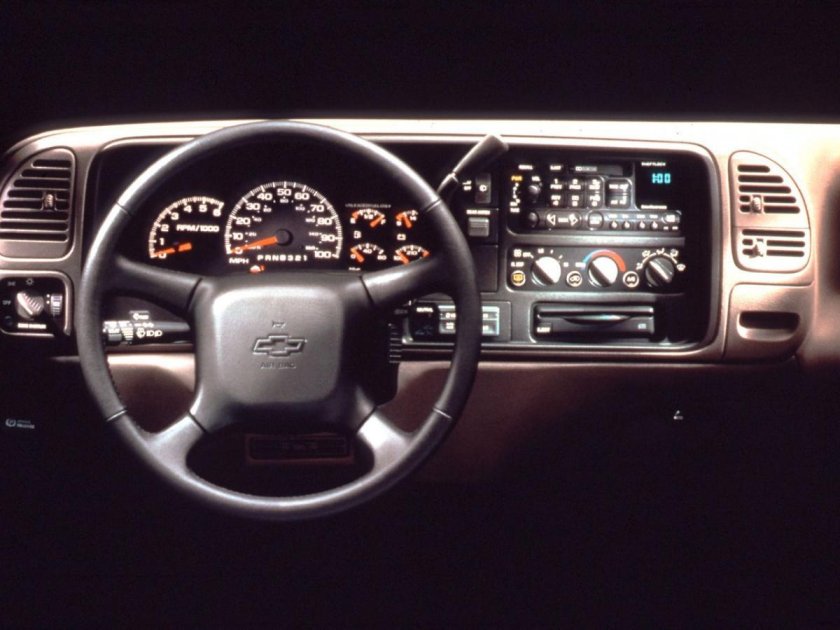 Chevrolet Suburban gmt400 салон