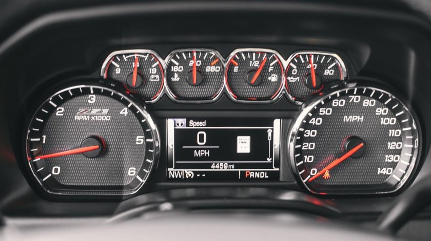 Панель приборов Шевроле Сильверадо