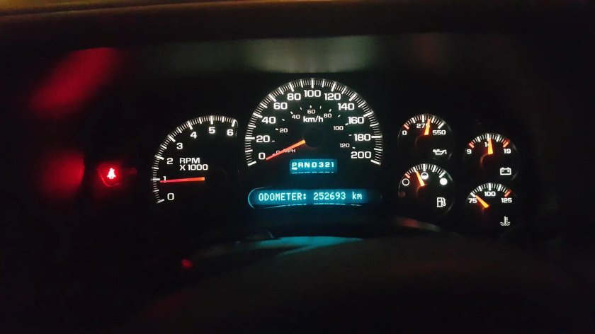 Chevrolet Tahoe 2005 приборная панель