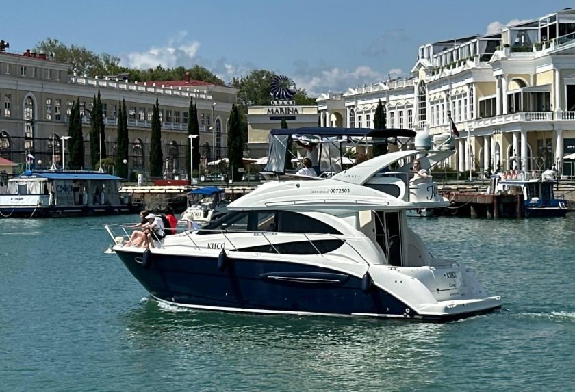 Meridian 341 яхта