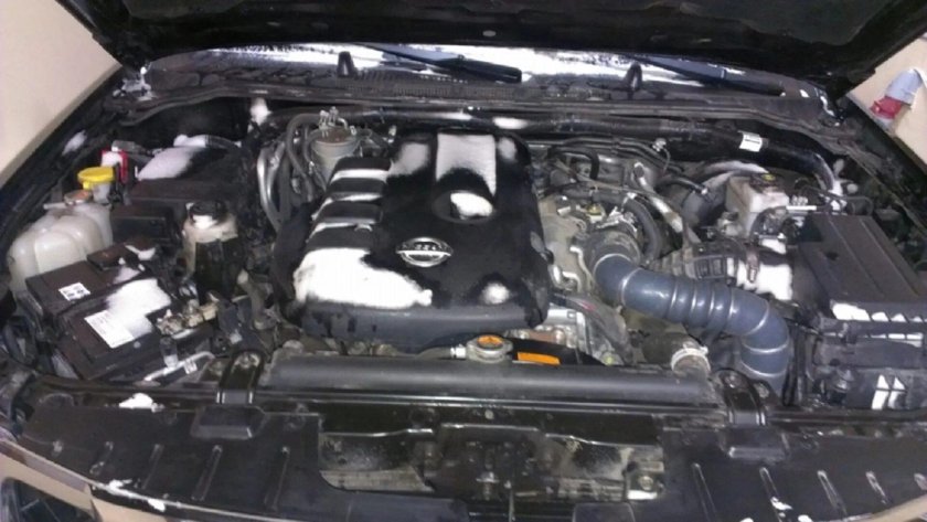 Моторный отсек Ниссан Патфайндер 2.5 дизель