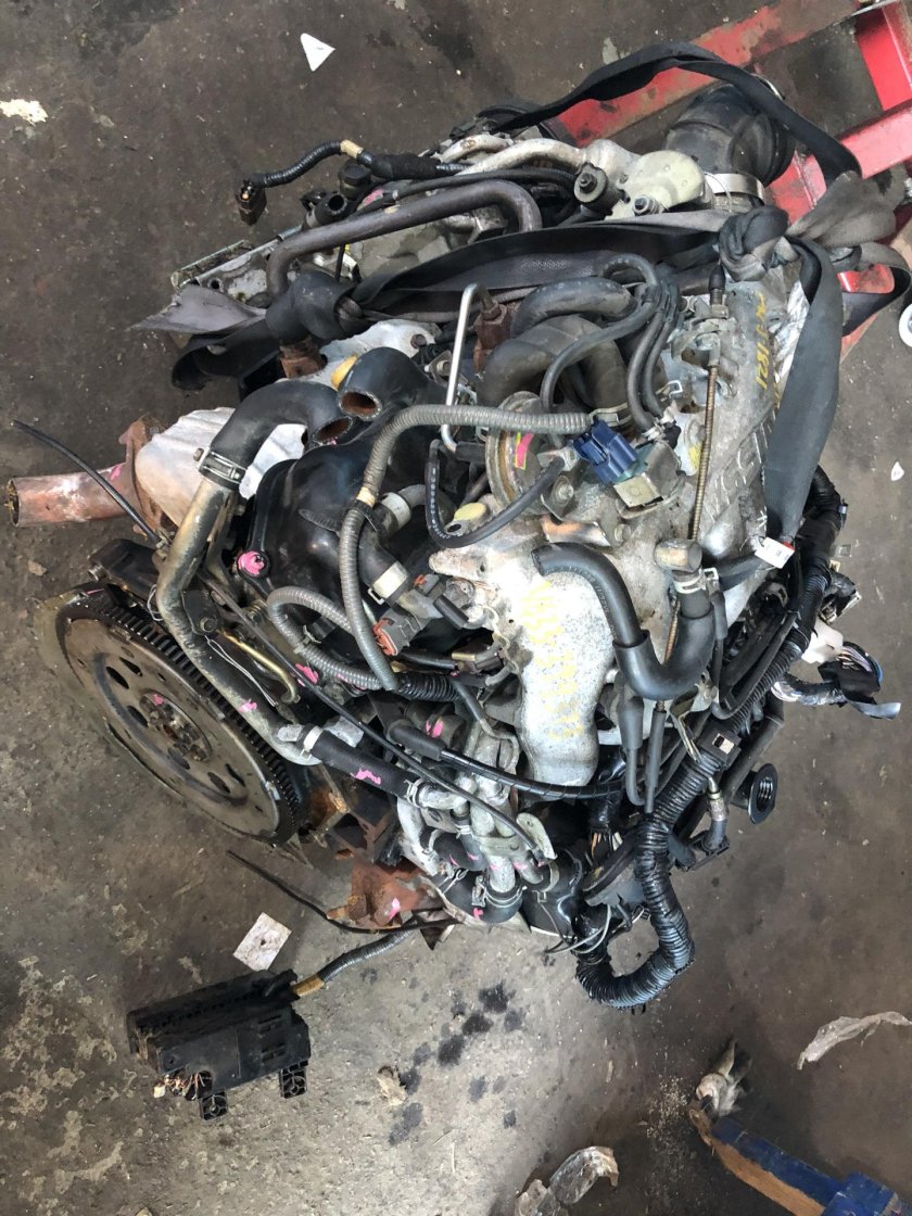 Nissan Pathfinder 3.3 мотор