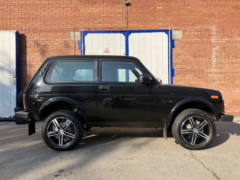 Нива Урбан r18