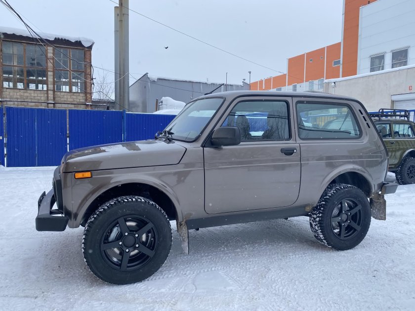 215/65 R16 на ниву