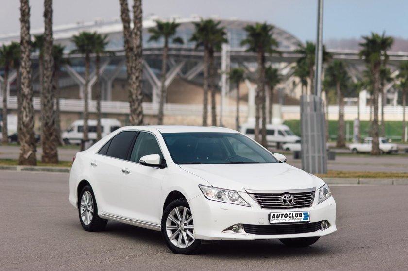 Тойота Камри v50 белый