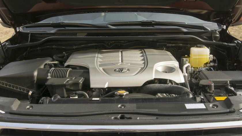 Тойота ленд Крузер 200 под капотом