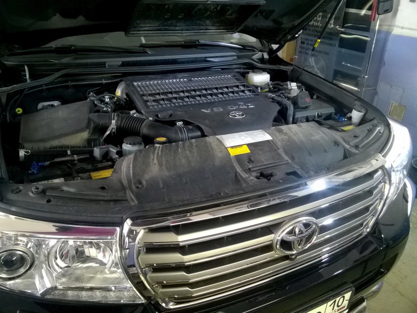 Toyota Land Cruiser 200 дизель под капотом