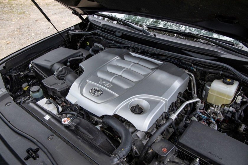 Toyota Land Cruiser 300 под капотом