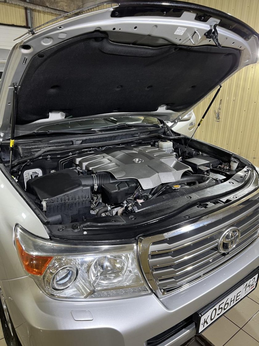 Land cruiser 200 открытый капот
